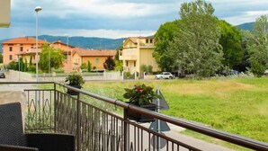 Property grounds - [Tuscan Welcome] Elegant Apartment with View (Pieve A Nievole)