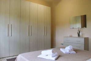 1 bedroom, iron/ironing board, free WiFi