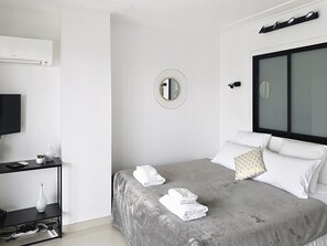 Fer et planche à repasser, Wi-Fi gratuit, draps fournis