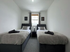6 bedrooms, iron/ironing board, free WiFi, bed sheets