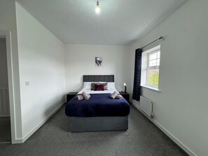 6 bedrooms, iron/ironing board, free WiFi, bed sheets