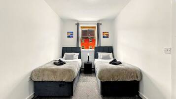 6 bedrooms, iron/ironing board, free WiFi, bed sheets