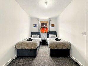 6 bedrooms, iron/ironing board, free WiFi, bed sheets