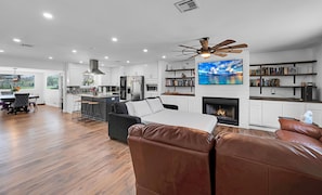 Interior - Heritage Hideaway, Outdoor Oasis (Waco)