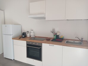 Kylskåp, ugn, spishäll och diskmaskin