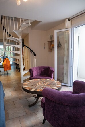 Interior - Vacation home right on the water, ideal for families and water sports enthusiasts. (Hyères)