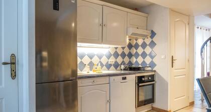 Vacation home right on the water, ideal for families and water sports enthusiasts.