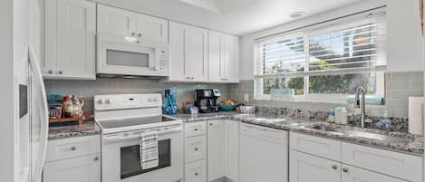Condo, 1 Queen Bed with Sofa bed (Sea Woods 146) | Private kitchen | Oven, toaster