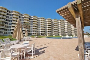 Appart'hôtel, plusieurs lits (Golden Arms 109) | Piscine | Piscine chauffée