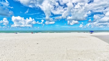 Condo, 1 King Bed (Holiday Villas III 109 - Sea You at t) | Beach | On the beach