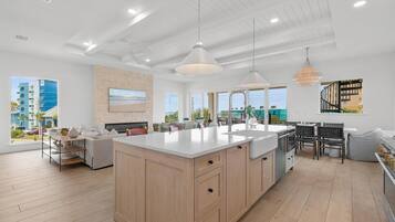 Casa, varias camas (Sea View Play) | Interior