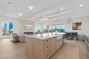 House, Multiple Beds (Sea View Play) | Interior