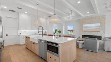 Casa, varias camas (Sea View Play) | Cocina privada | Horno, cafetera o tetera, tostadora y licuadora