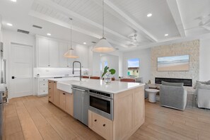 House, Multiple Beds (Sea View Play) | Private kitchen | Oven, coffee/tea maker, toaster, blender