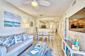 Condo, varias camas (Sunset Vistas 209N - Latitude Adjustm) | Área de sala de estar