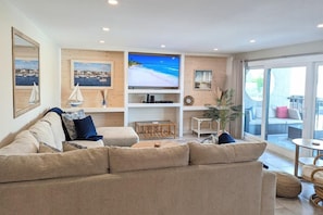 Apartment, Mehrere Betten (Sea Club #39 - Seaside Serenity) | Wohnbereich