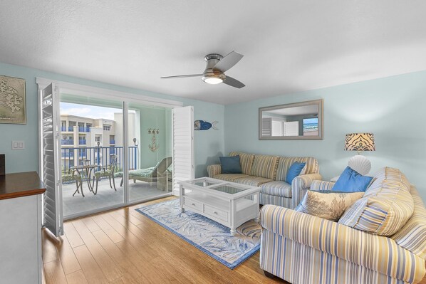 Condo, Plusieurs lits (Oceanwalk 1-502) | Aire de séjour