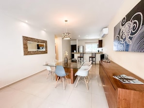 Lejlighed - flere senge (Sabbia 4207- 2 Bedrooms all-in suite) | Spiseområde
