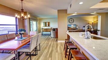 Condo, Multiple Beds (Bayshore Yacht & Tennis 806) | Interior