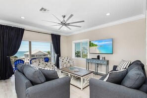 House, Multiple Beds (Captain's Quarters) | Living area