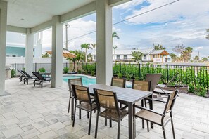 Nhà, nhiều giường (Captain's Quarters) | Khu ẩm thực ngoài trời