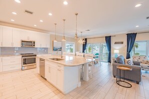 Nhà, nhiều giường (Captain's Quarters) | Nội thất