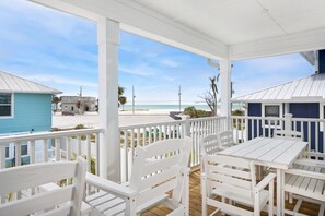 Outdoor dining - Easy & Lazy Retreat (Fort Myers Beach)