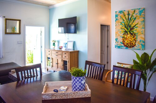 2-bedroom apartment in fantastic Marsh Harbour with AC, WiFi