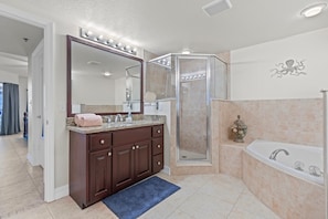 Condo, várias camas (Oceanwalk 13-403) | Banheiro