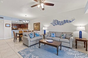 Huoneisto, useita sänkyjä (Oceanwalk 13-403) | Oleskelualue