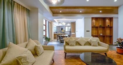 Saavi Luxe - Near UB City
