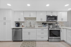 Condo, Multiple Beds (Ponce de Leon Towers 804) | Private kitchen