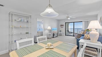 Condo, 1 très grand lit et 1 canapé-lit (Ocean Terrace Club 706) | Restauration