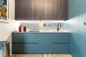 Fridge, microwave, oven, stovetop - Dimora delle 100 Torri (Alba)