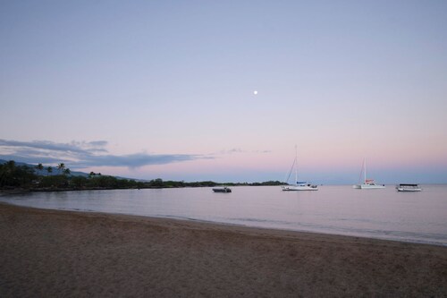 Beautiful resort with your own cozy hotel suite in lovely Waikoloa Village!