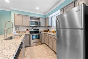 Condo, Berbilang Katil (Bayview 60) | Dapur peribadi
