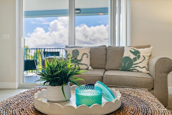 Condo, Plusieurs lits (Oceanwalk 17-302) | Aire de séjour