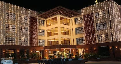 Hotel The Pramukh by Shivalaya Darshanam