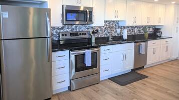 Condo, 1 King Bed with Sofa bed (Sea Club #32 - Dolphins Lookout) | Private kitchen | Oven, toaster