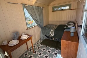 Cabin | 1 bedroom, bed sheets