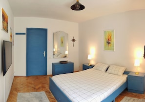 1 bedroom, desk, iron/ironing board, free WiFi