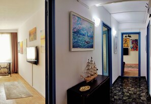 Interior - Bohemian Art Retreat - Central location (Constanța)