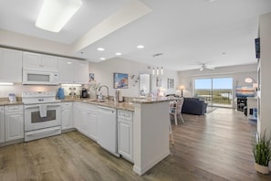 Condo, Multiple Beds (Oceanwalk 10-602) | Private kitchen