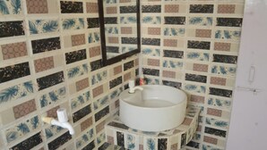 Shower, free toiletries, towels, soap