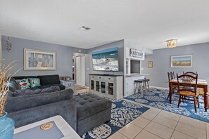 House, Multiple Beds (Aqua Beach Bungalow) | Living area