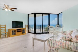 Appartamento, 1 letto queen con divano letto (Sunbird 309E) | Area soggiorno