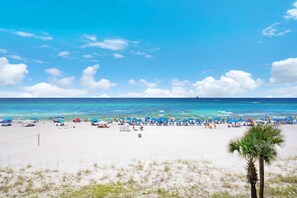 Kondominium, 1 Tempat Tidur Queen dengan tempat tidur Sofa (Sunbird 309E) | Pantai | Di pantai