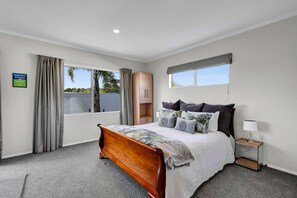 3 chambres, fer et planche à repasser, Wi-Fi, draps fournis