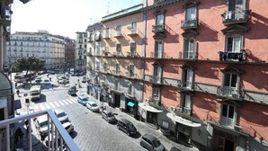A multi-story building with balconies, a street view, and parked cars. - VivimiHome - CharmiNaples (Naples)