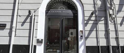 Fassade der Unterkunft – Abend/Nacht